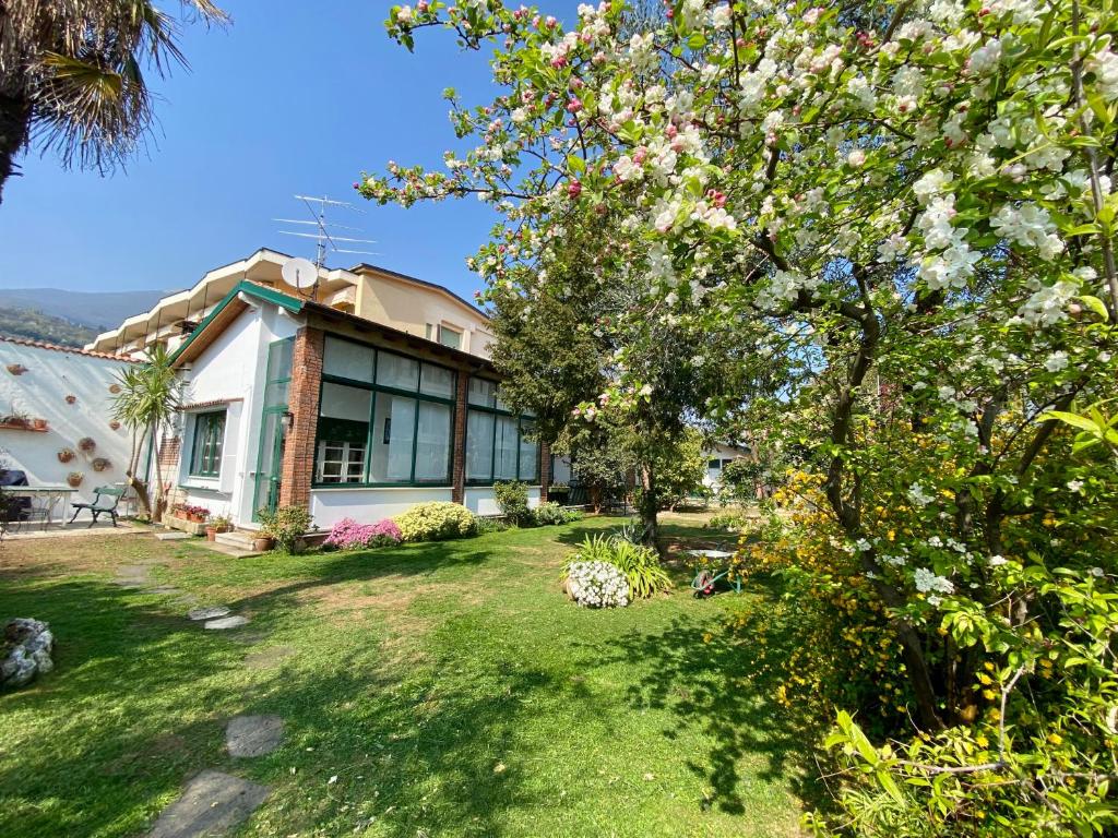 Casa vacanze Gabbianella villa con giardino lungolago Maderno photo 3