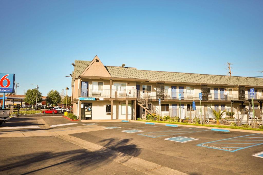 Motel 6 Sacramento, CA - Central image