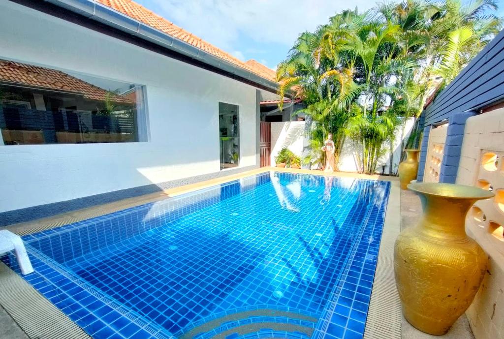 CORNER VILLA - PATTAYA HOLIDAY HOUSE WALKING STREET 4 bedrooms photo 3