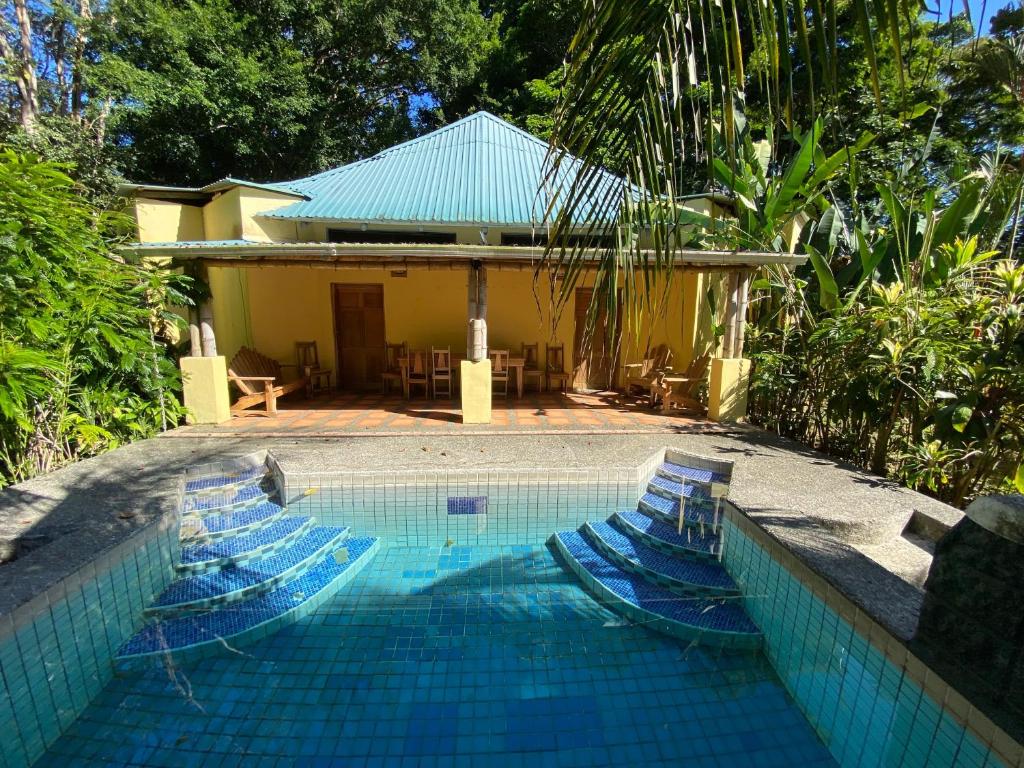 Private Villa on 2-Acres of Jungle Garden & Pool photo 3