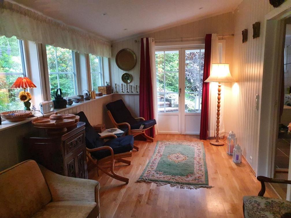 Sjarmerende feriehus i Olden rett ved fjorden photo 1