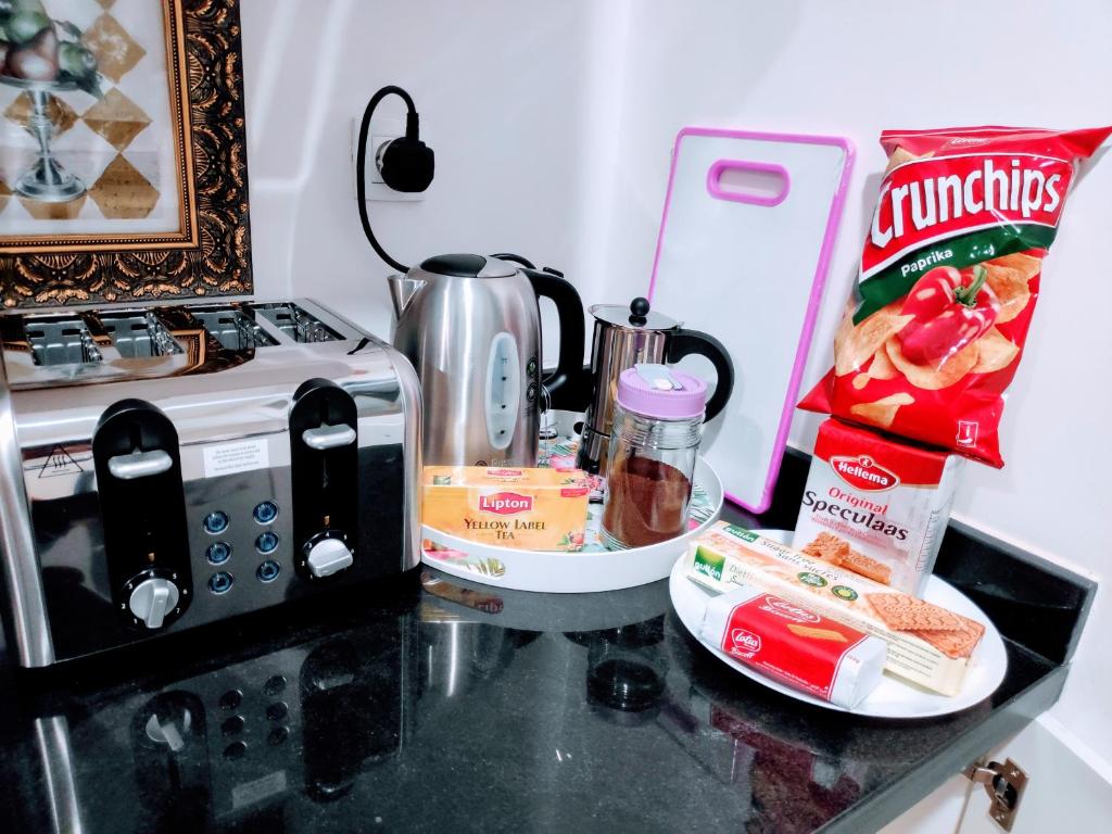 La Marina Luxury Apartment Fully Furnished Free WiFi, High Standard Residence, Swimming Pool View, Amazing Prime Location Close to Restaurants, Transport, Beach photo 4