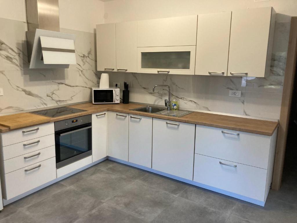 First Vrtovin Apartment photo 3