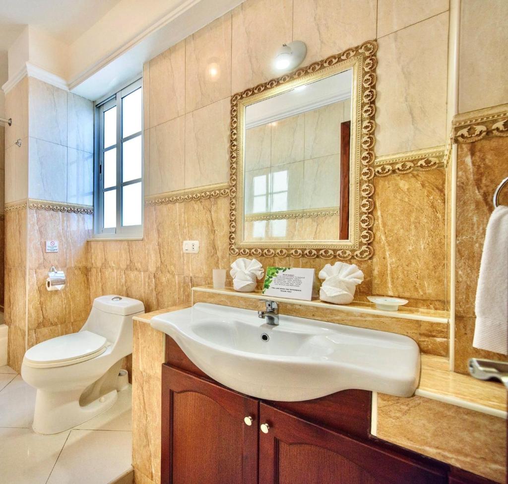Hotel Shakey photo 2