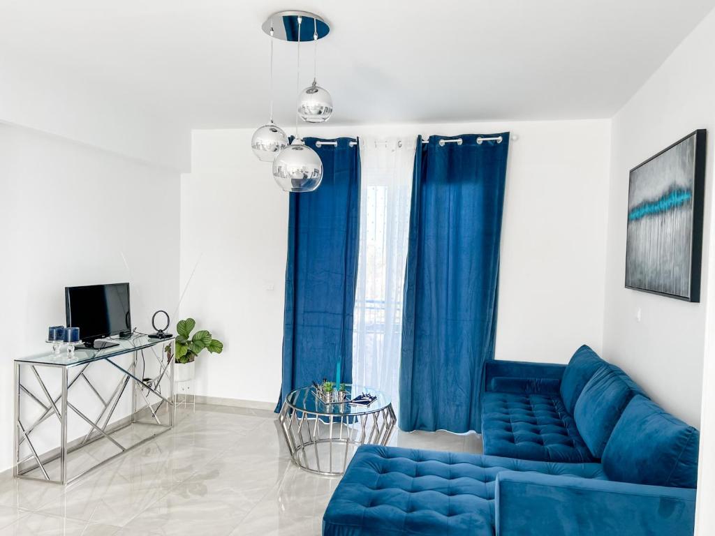 BLUE LATSI photo 1