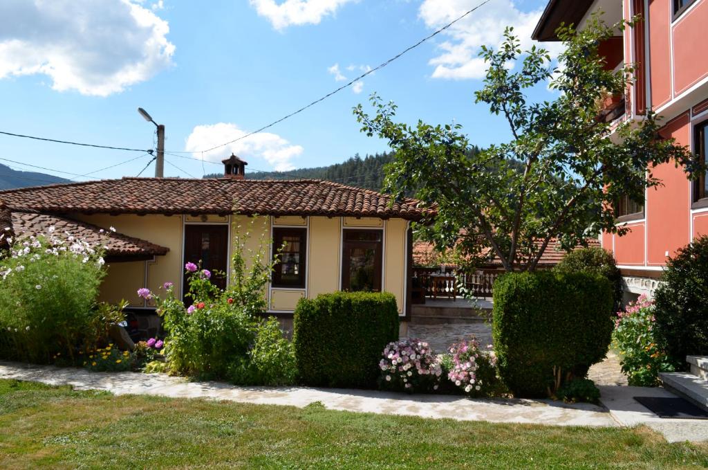 Guest House Lina photo 3