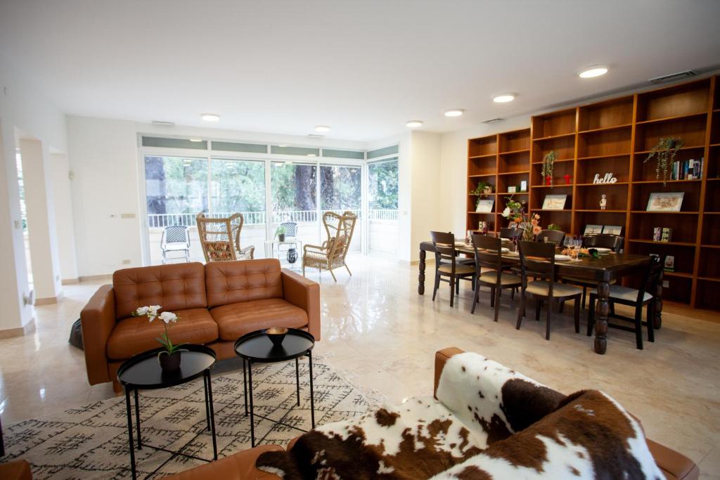 Shlomo Molkho Luxury Apartment By Nimizz