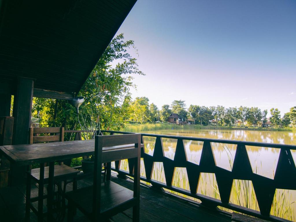 Студио (Номер-студио с видом на озеро), Отель Tanita Resort