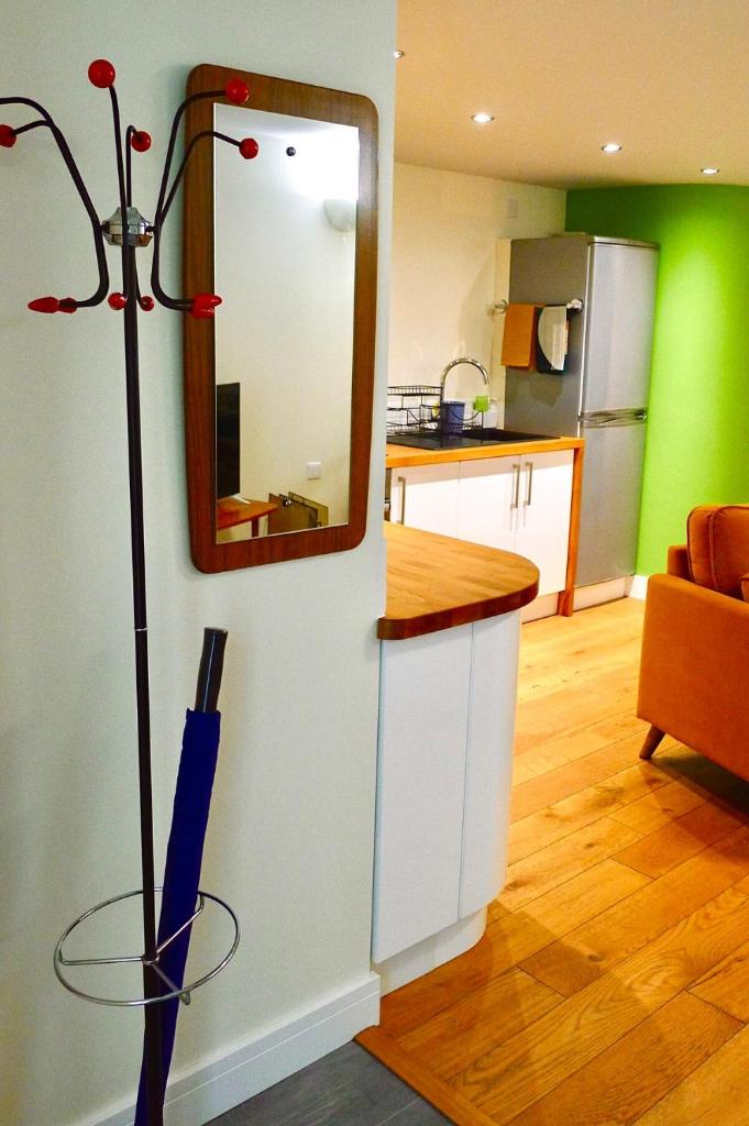 “Dragons Den” Centrally located Modern Apartment photo 2