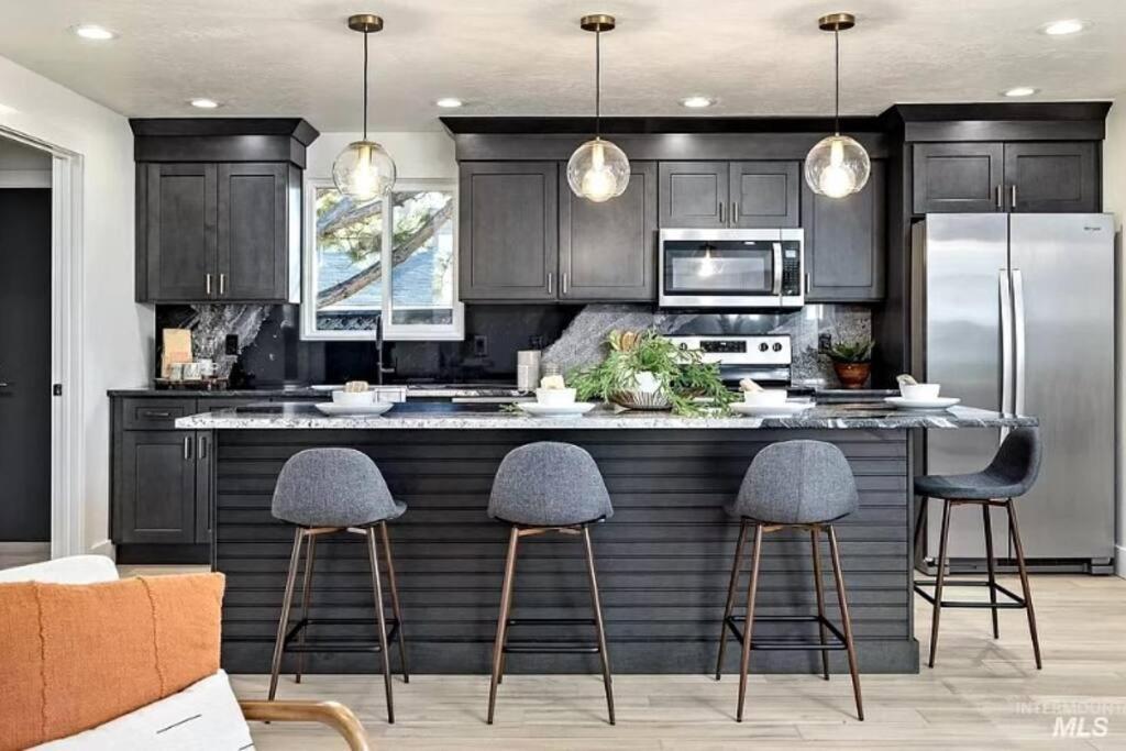 Mid Century Modern Boise-River Bungalow w/ Hot Tub image