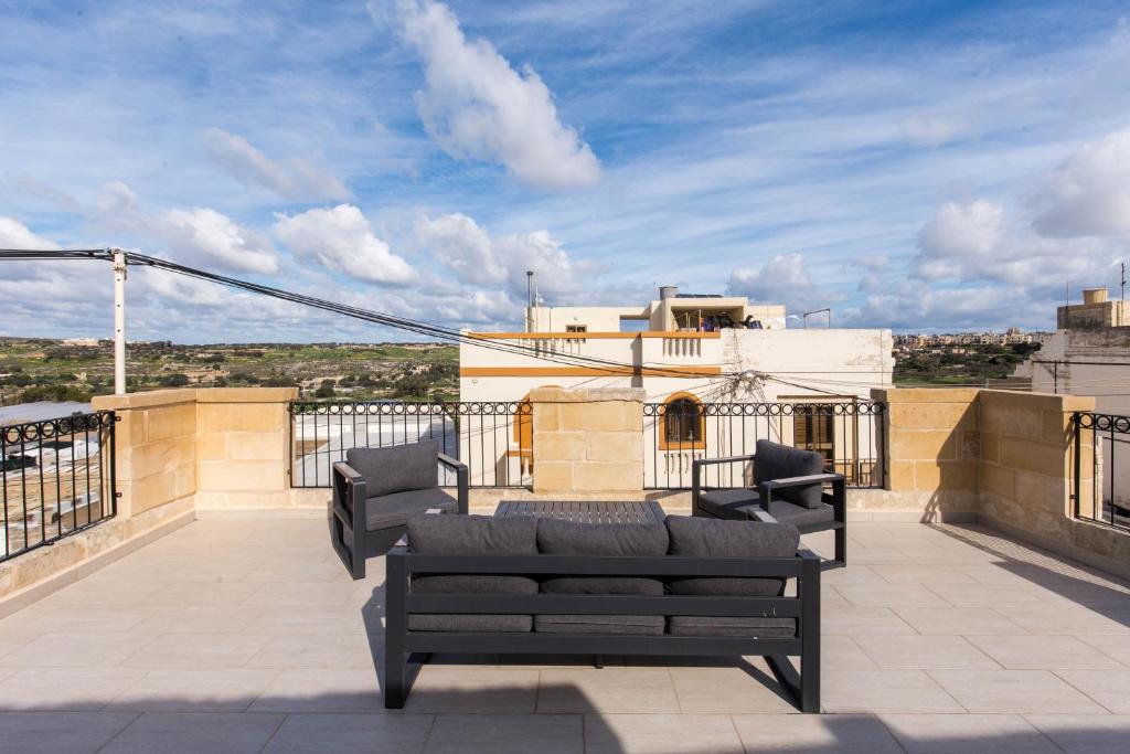 Rabat Farmhouse with pool and cave photo 1