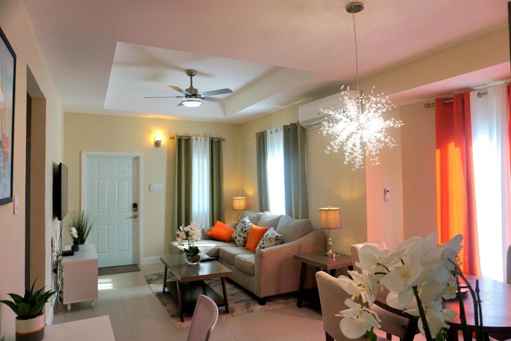 Paradise Oasis at Oceanpointe - pool and free parking photo 2