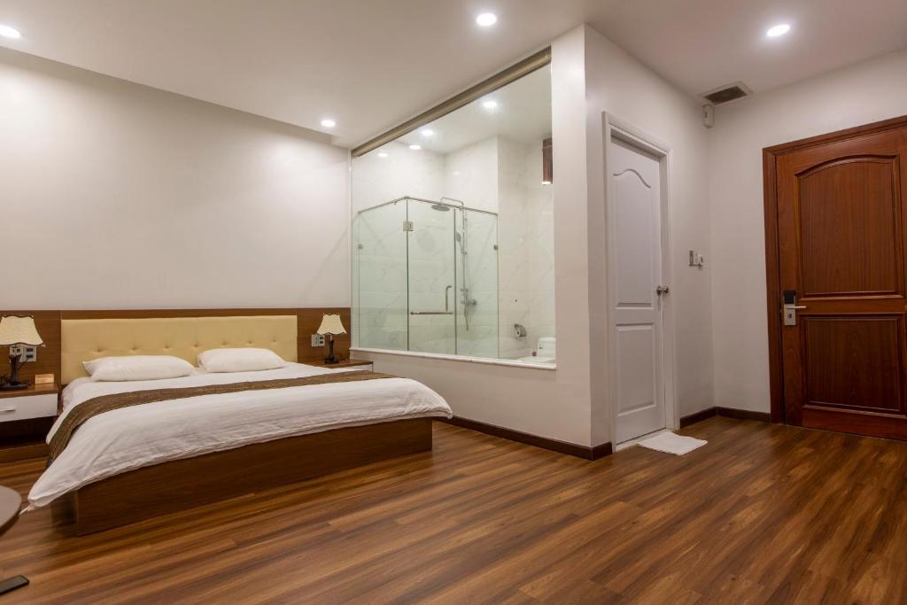 Khách sạn Hoàng Hùng