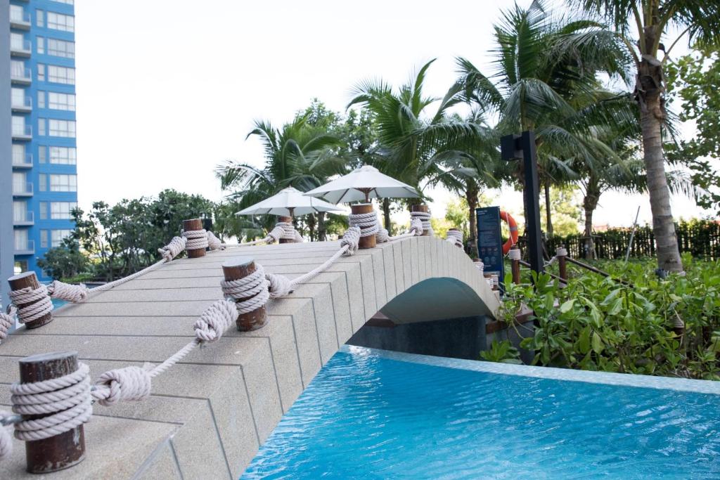 Luxury TOP FLOOR 2 condo with AMAZING Sea Views! photo 4