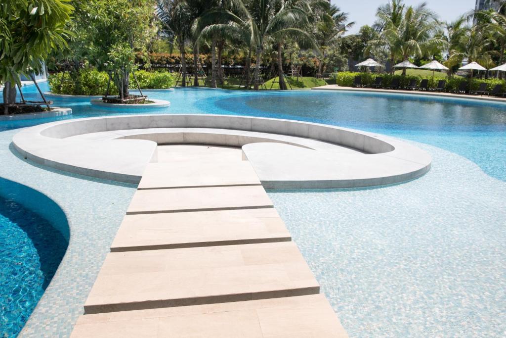 Luxury TOP FLOOR 2 condo with AMAZING Sea Views! photo 2