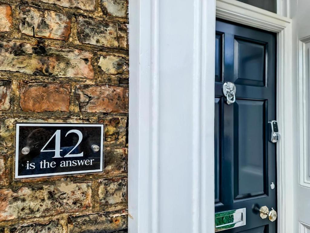 42 is the Answer- Stunning York townhouse appearing on TV Holiday Home Show photo 4