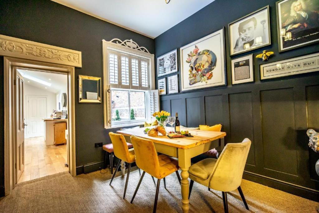 42 is the Answer- Stunning York townhouse appearing on TV Holiday Home Show