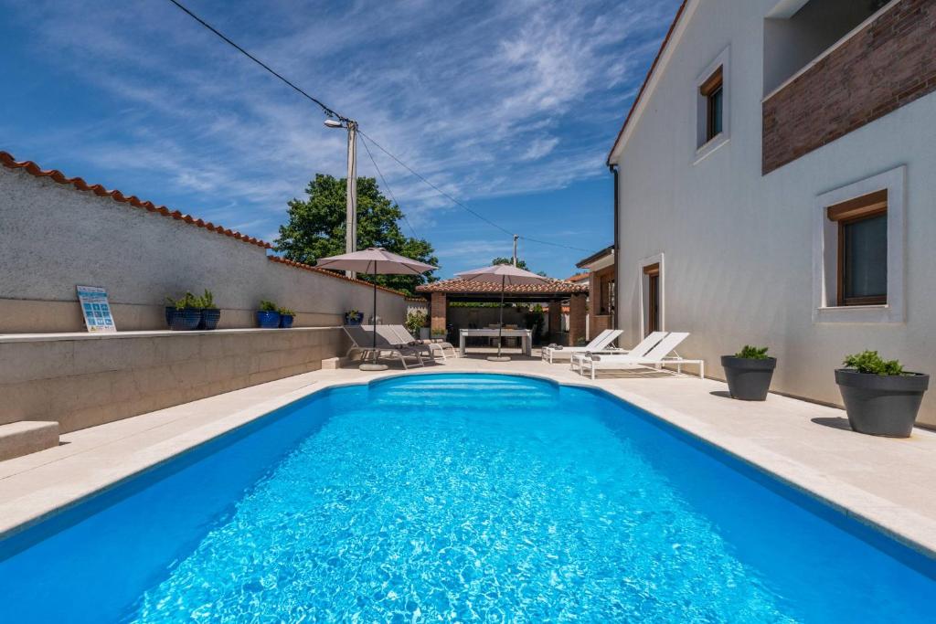 Villa Artist photo 2