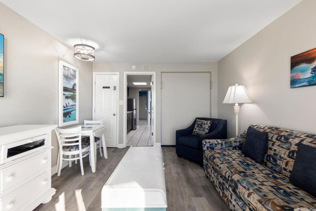 11-th Floor OcenView w Balcony cozy condo at Boardwalk Resort photo 4