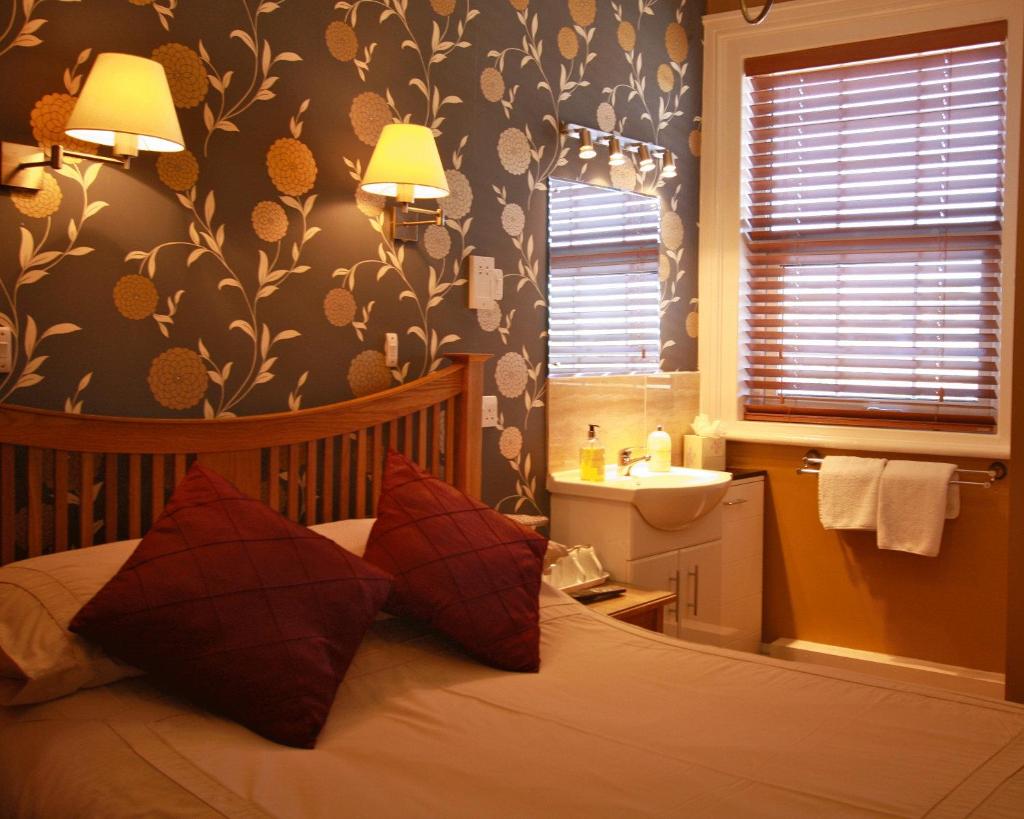 Brentwood Guest House Room Type - Small Double Room - Second Floor - Room 8