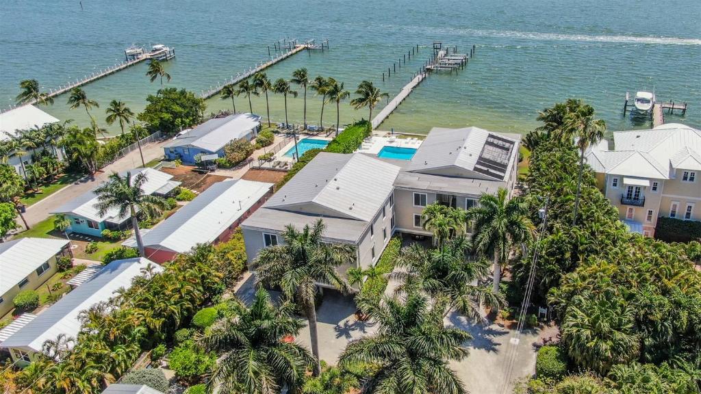 Captiva Hide A Way 2B image