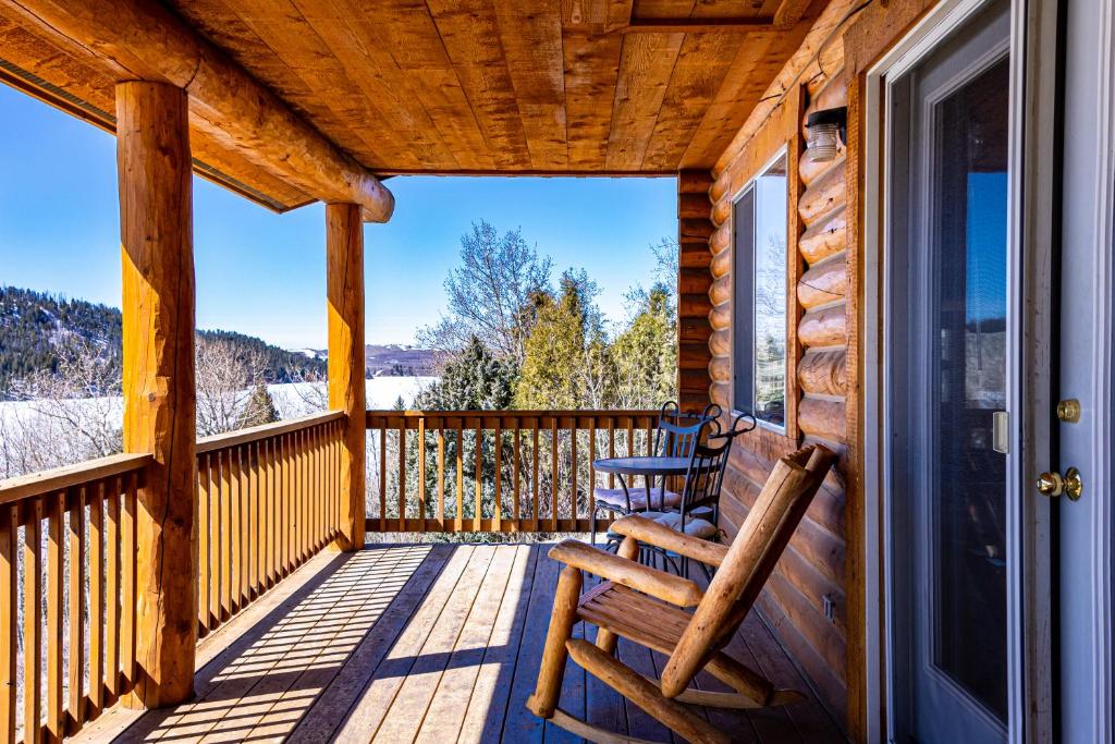 Half Moon Lake Lodge image