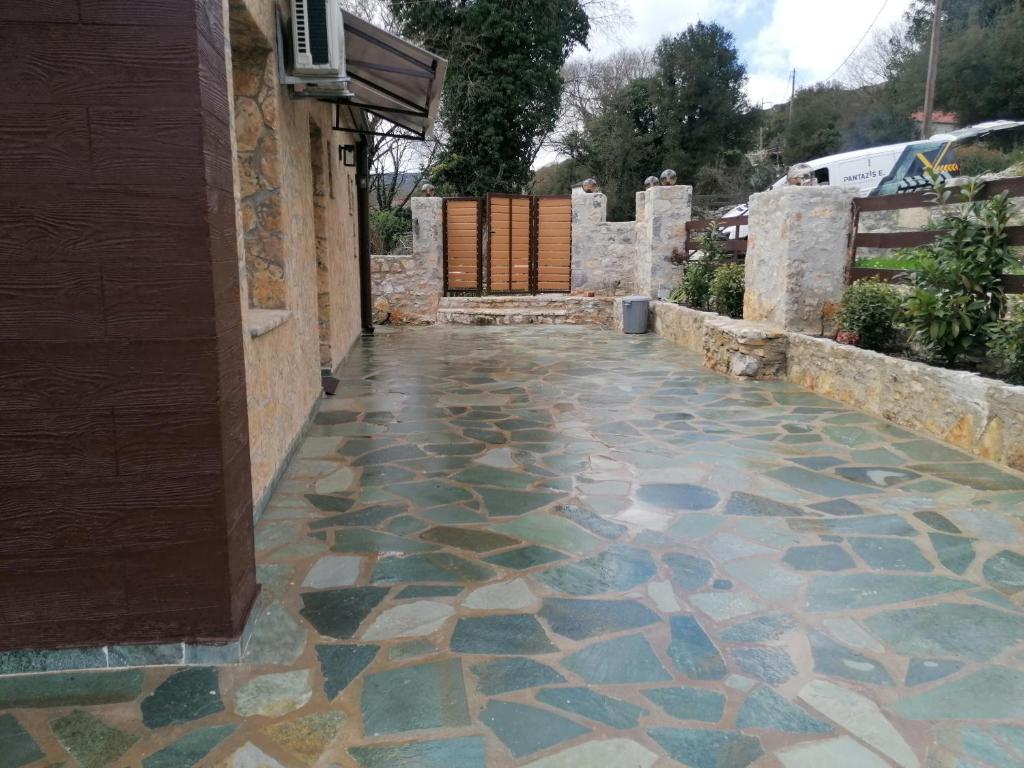 ΕΚΑLI ROOMS APARTMENTS photo 3
