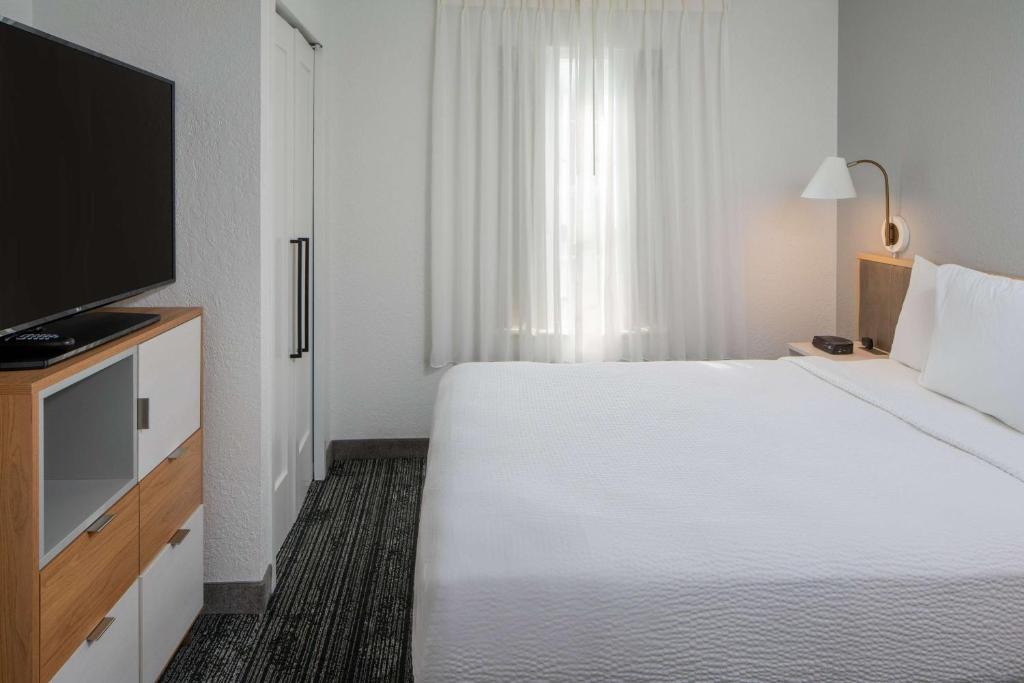 Sonesta Simply Suites Falls Church photo 3