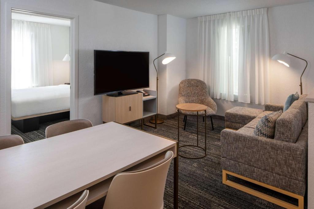 Sonesta Simply Suites Falls Church photo 4