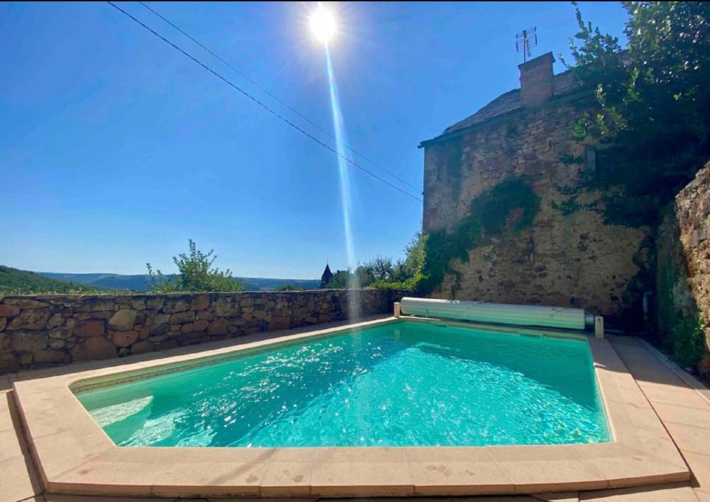 La Cascade - 16th century Najac farmhouse photo 2