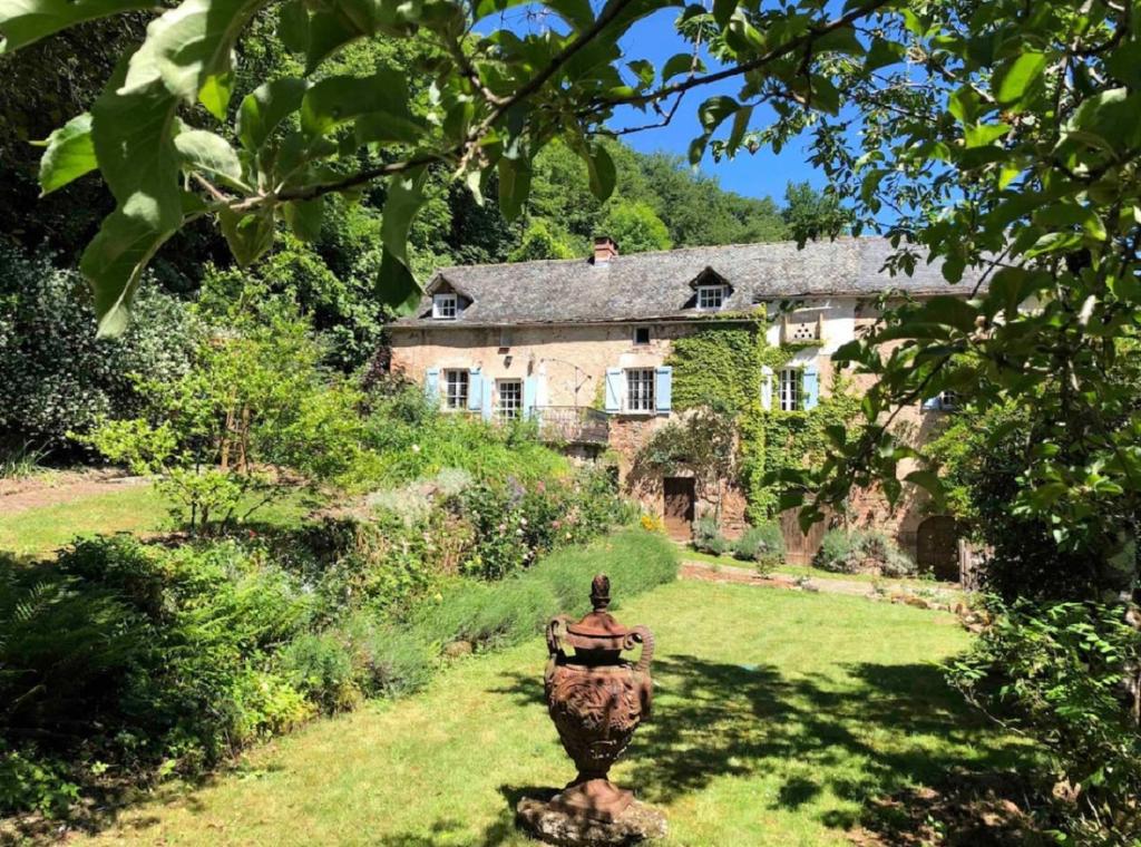 La Cascade - 16th century Najac farmhouse photo 1
