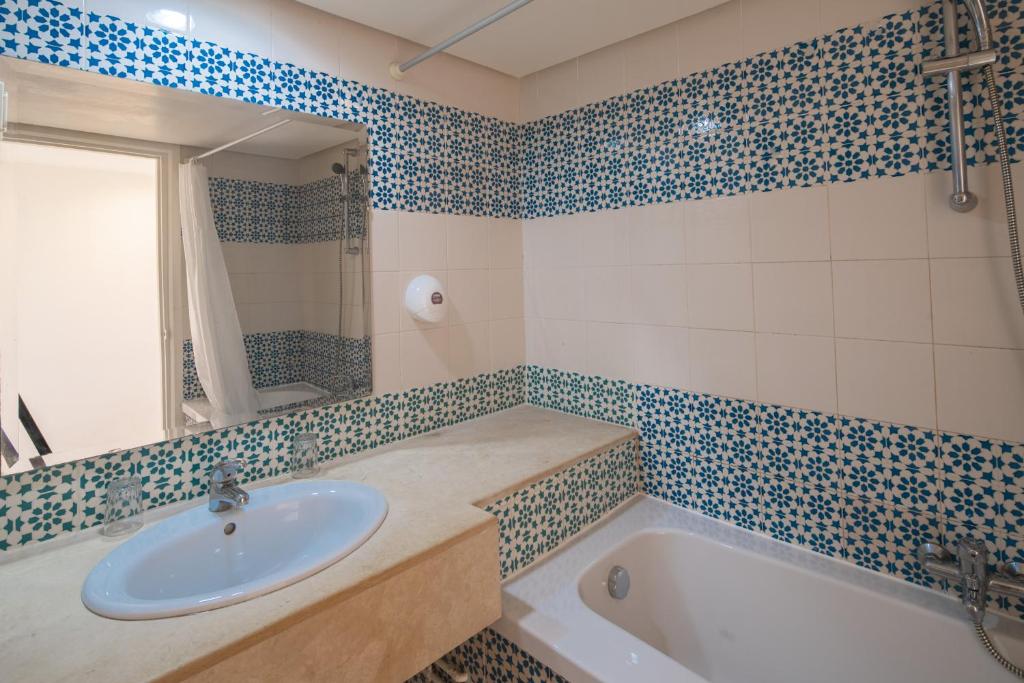 Hotel Dar Khayam - Tap to explore photos