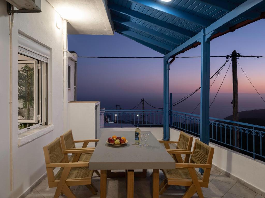 Traditional House Overlooking the Libyan Sea photo 3