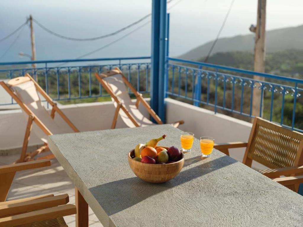 Traditional House Overlooking the Libyan Sea photo 4