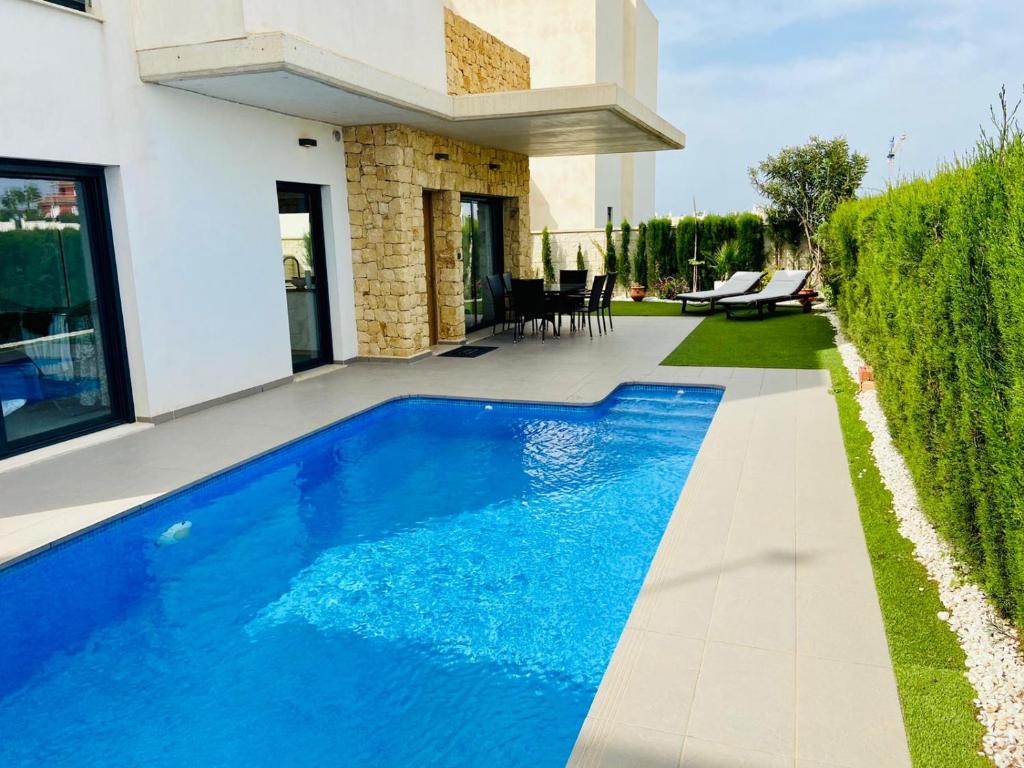 Luxury villa with private pool photo 1