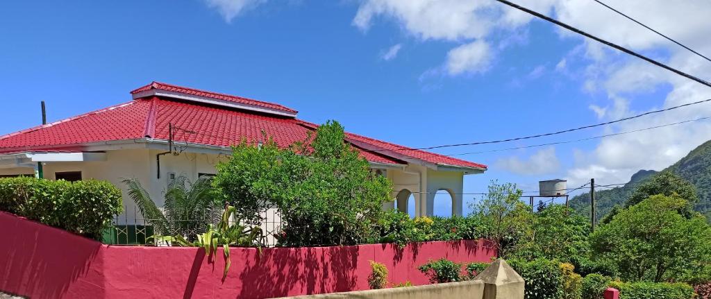 3 bedrooms house with sea view enclosed garden and wifi at Souvenir photo 1