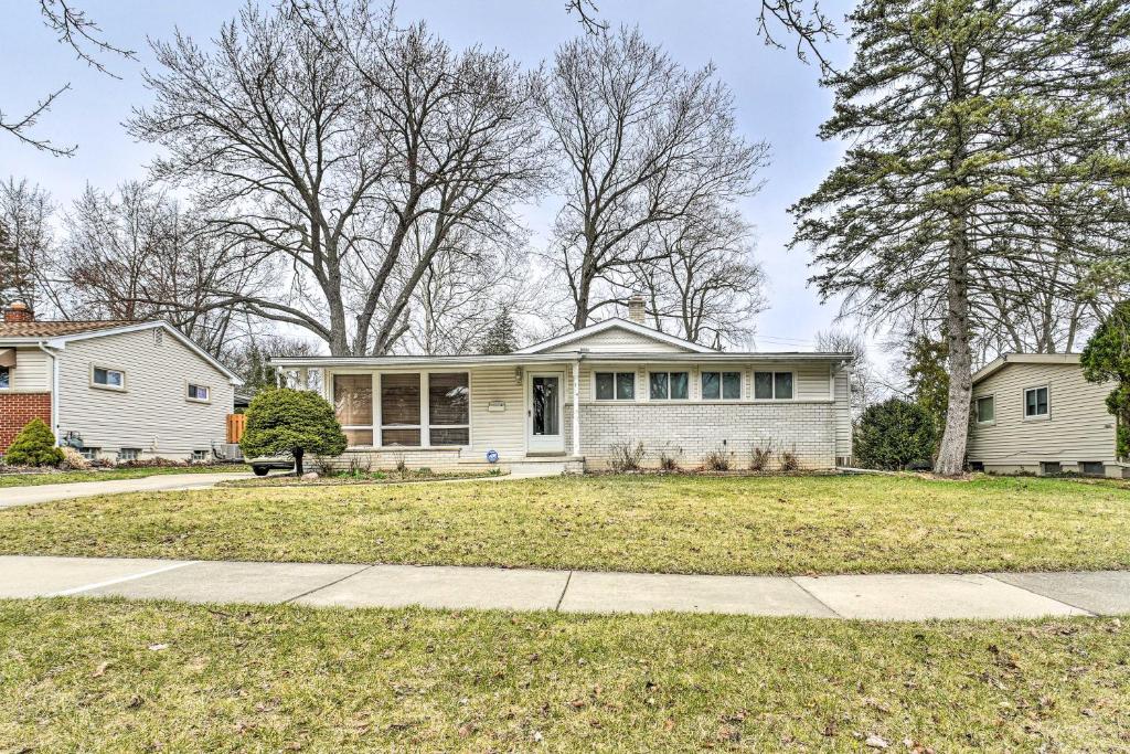 Bright Ann Arbor Home with Yard, 3 Mi to U of M photo 2