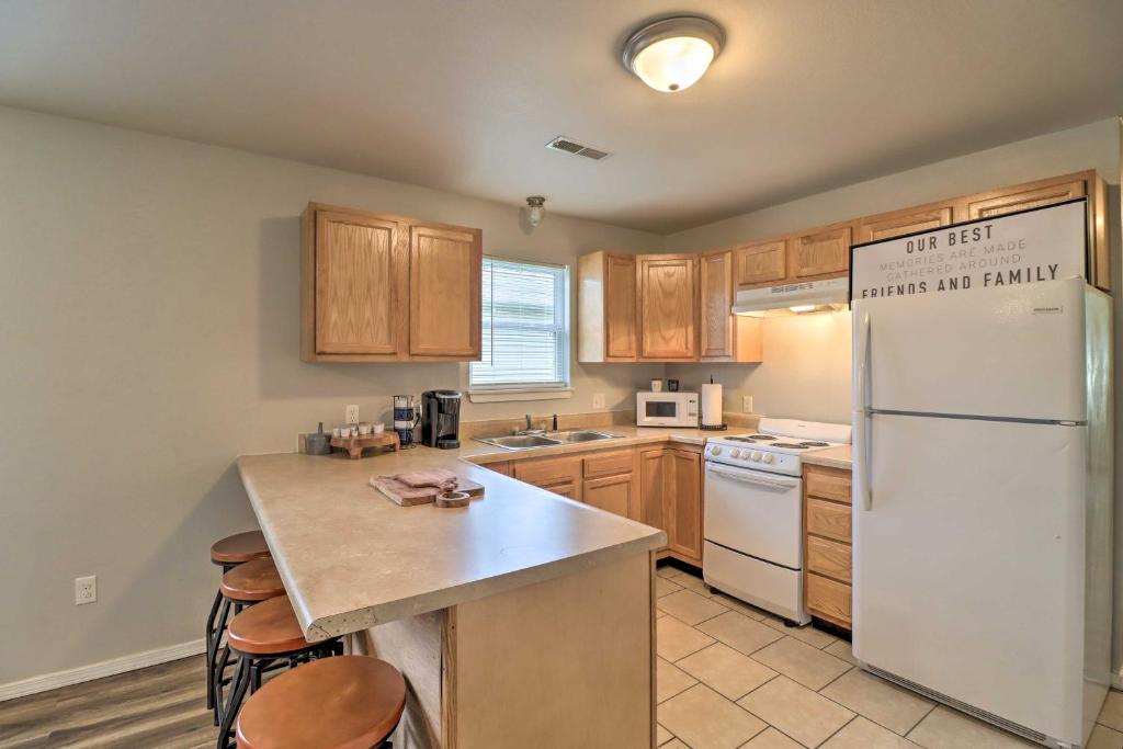 Cozy West Plains Home Near Shopping and Dining! photo 1