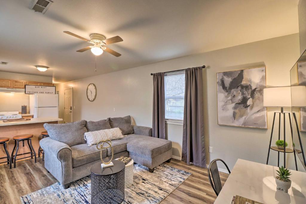 Cozy West Plains Home Near Shopping and Dining! photo 3