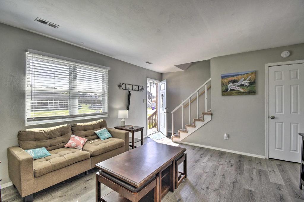 Norfolk Home with Private Yard - Walk to Beach! photo 4