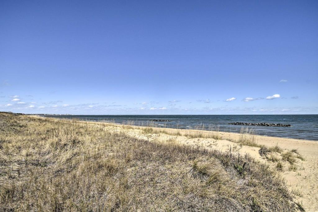 Norfolk Home with Private Yard - Walk to Beach! photo 2