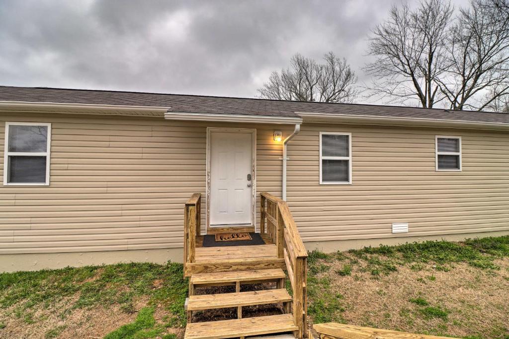 Pet-Friendly West Plains Pad Less Than 1 Mi to Dtwn! photo 2