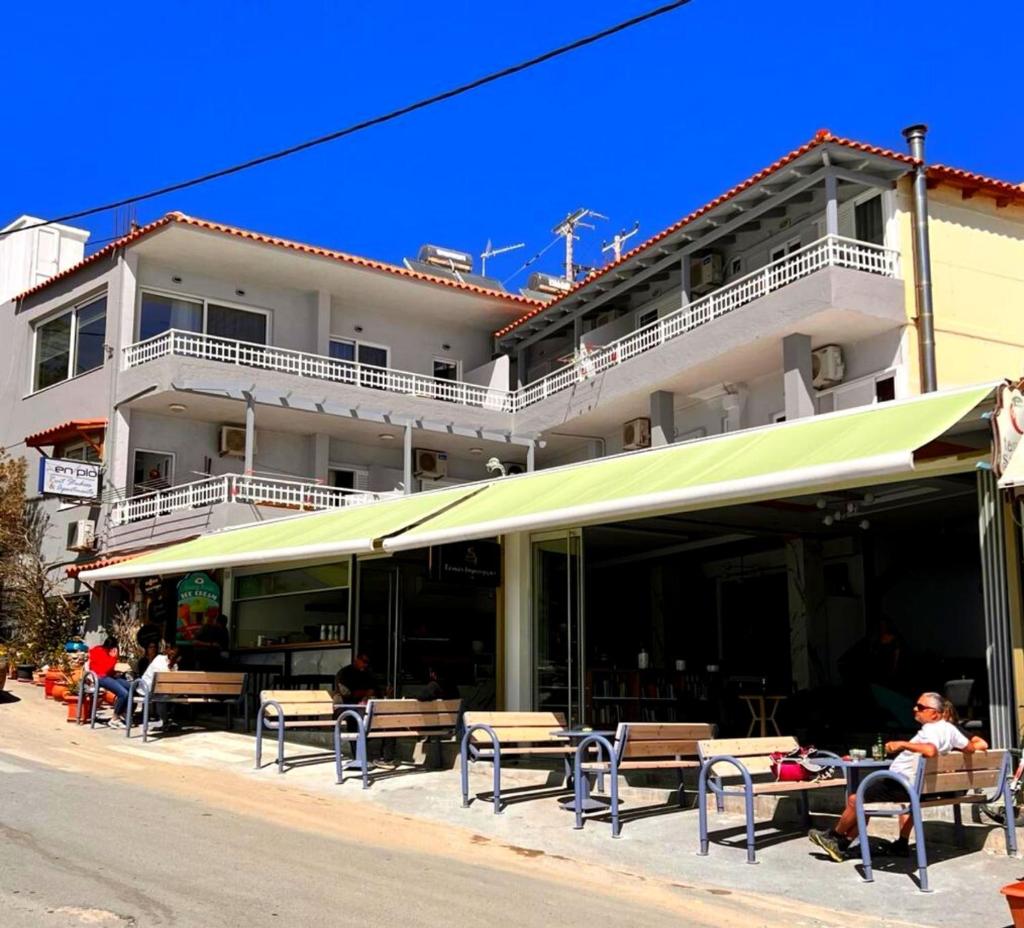 En Plo Studios & Apartments photo 3