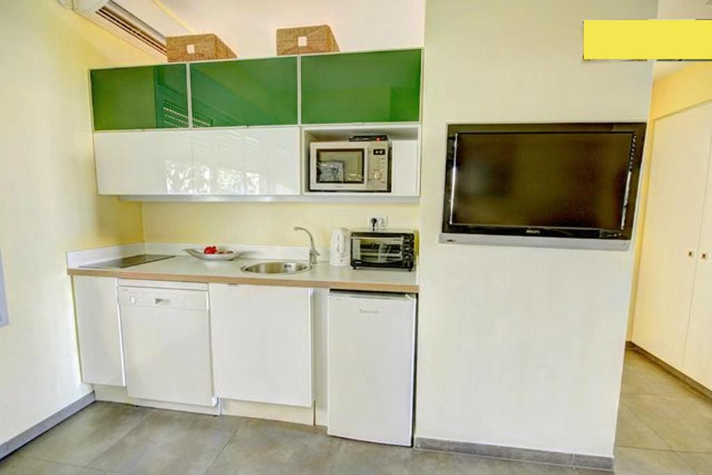 TLV Living Apartment photo 3