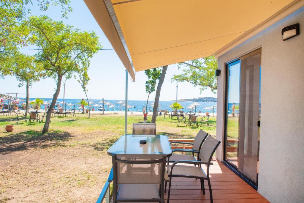 Vilas in the garden by the sea photo 1
