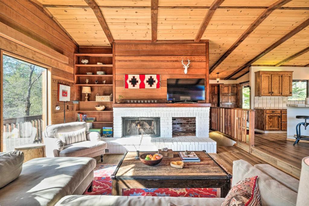 Groveland Cabin with Outdoor Perks and Game Room photo 3