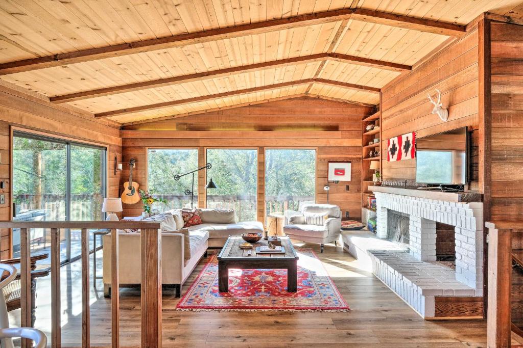 Groveland Cabin with Outdoor Perks and Game Room photo 4