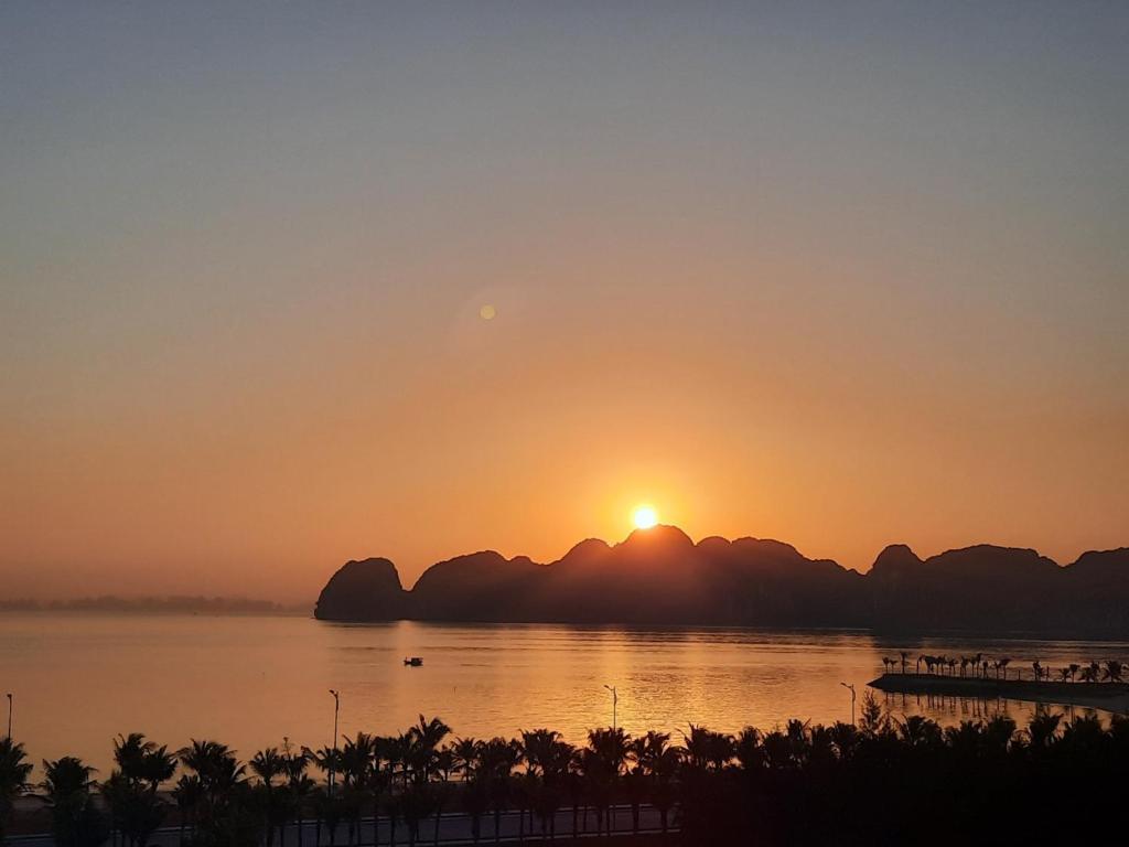 Golden Palm HaLong Hotel