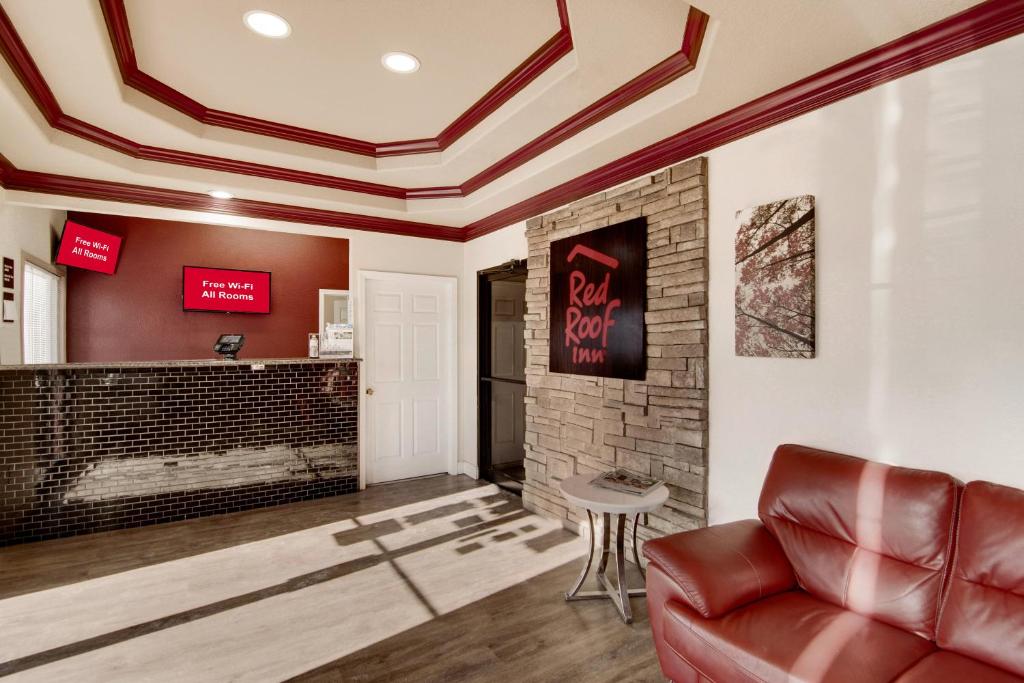 Red Roof Inn & Suites Pensacola-NAS Corry photo 4