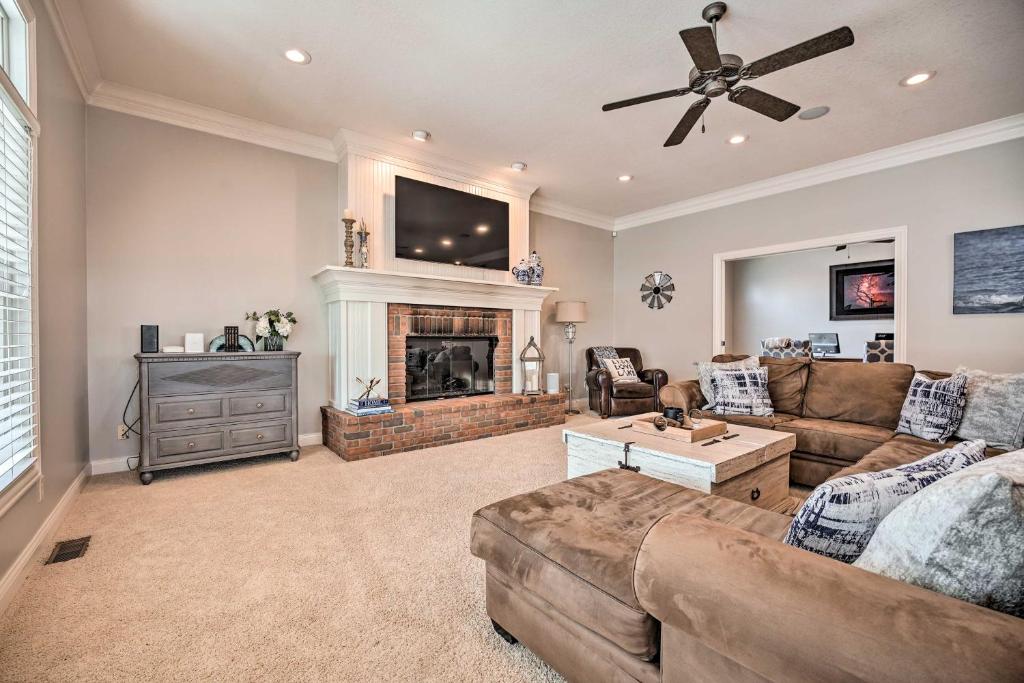 Executive Home with Heated Pool on Lake Wawasee photo 2